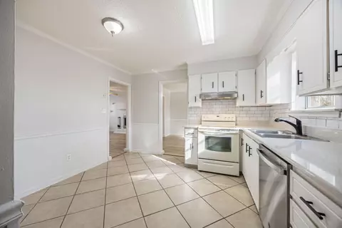 Kitchen - 634 Kemper Dr, Evans, GA 30809 photo 3 of 4