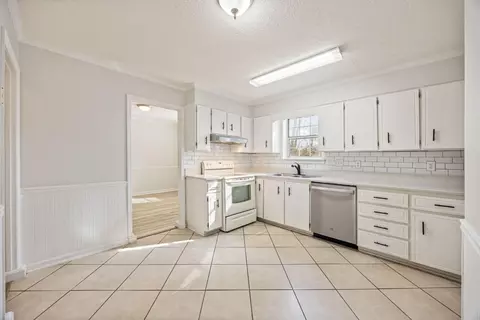 Kitchen - 634 Kemper Dr, Evans, GA 30809 photo 2 of 4