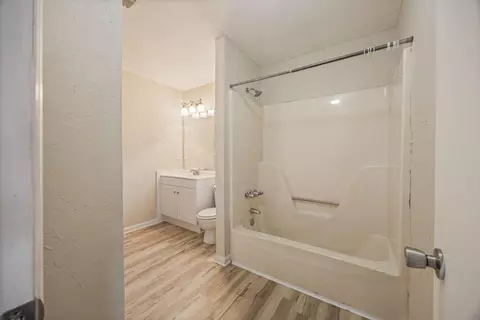 Bath - 634 Kemper Dr, Evans, GA 30809 photo 4 of 4