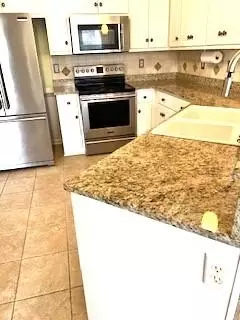 Kitchen - 401 Sandleton Way, Evans, GA 30809 photo 2 of 2