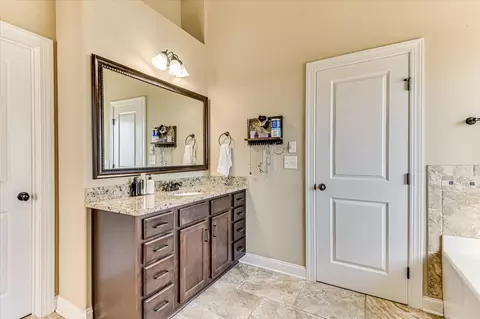 Bath - 445 Jade Dr, Martinez, GA 30907 photo 5 of 6