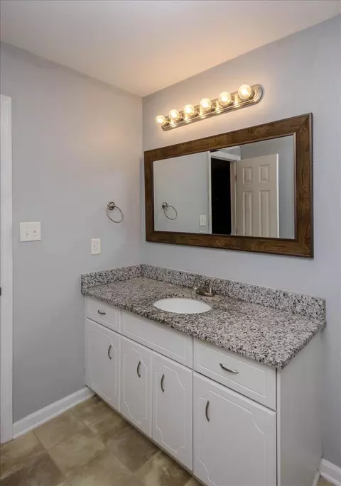Bath - 3033 Mabus Dr, Augusta, GA 30909 photo 2 of 7