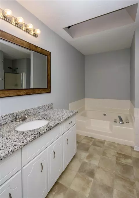Bath - 3033 Mabus Dr, Augusta, GA 30909 photo 3 of 7