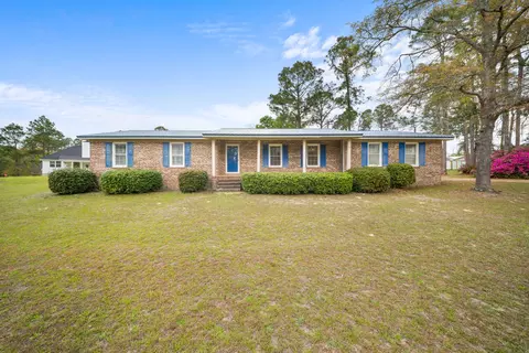 101 Pony Dr, Swainsboro, GA 30401