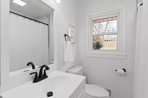 Bath - 743 Lancaster Rd, Augusta, GA 30909 photo 2 of 6