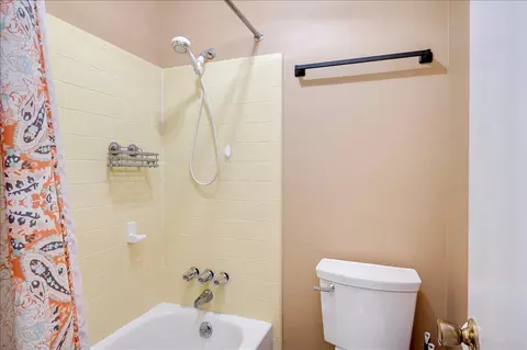 Bath - 819 Mitchell St, Augusta, GA 30907 photo 2 of 4