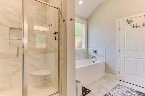 Bath - 1213 Elbron Dr, Augusta, GA 30909 photo 2 of 4