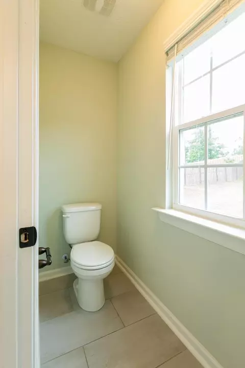 Bath - 5411 Copse Dr, Augusta, GA 30909 photo 2 of 7