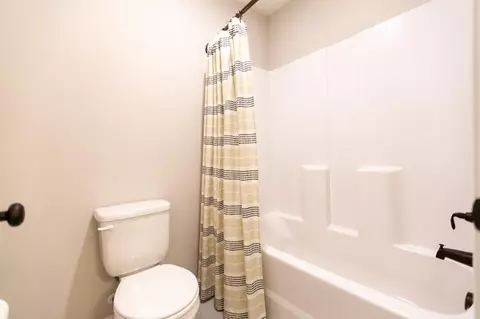 Bath - 5411 Copse Dr, Augusta, GA 30909 photo 6 of 7