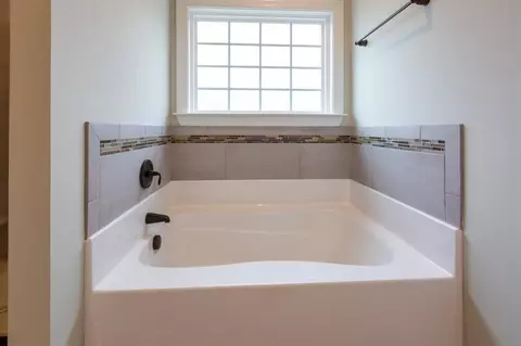 Bath - 5411 Copse Dr, Augusta, GA 30909 photo 4 of 7