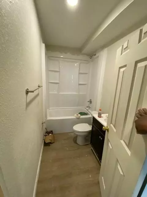 Bath - 1106 12th St, Augusta, GA 30901 photo 1 of 2