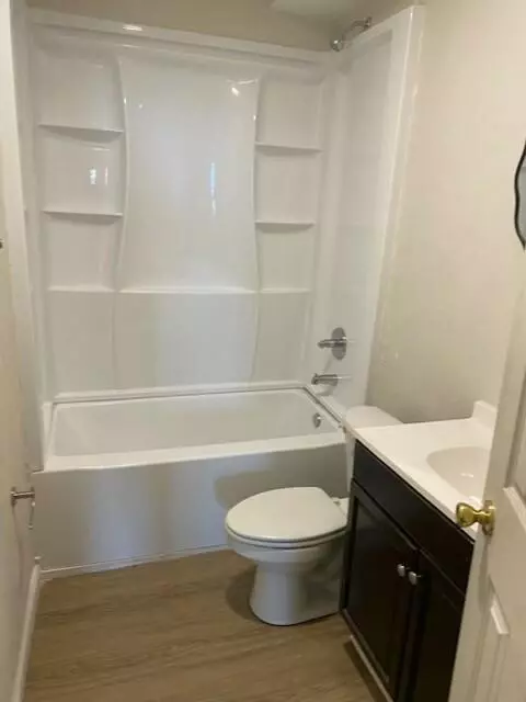 Bath - 1106 12th St, Augusta, GA 30901 photo 2 of 2