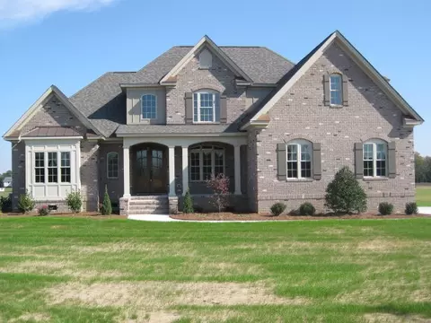 6204 Devonshire Dr, Wilson, NC 27896 photo 1