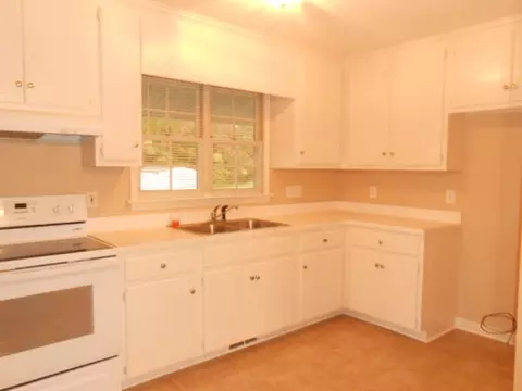 9378 Colonial Dr, Middlesex, NC 27557 photo 2