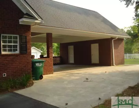 404 Chestnut St, Springfield, GA 31329 photo 2