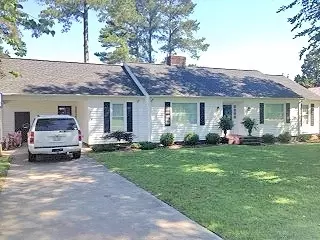 152 Crest Dr, Mount Olive, NC 28365 photo 1