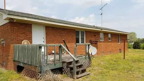 761 Crows Foot Rd, Mount Olive, NC 28365 photo 4