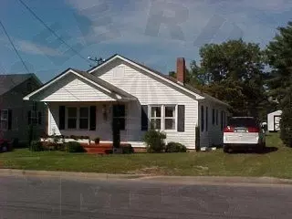402 E 8th St, Washington, NC 27889 photo 1