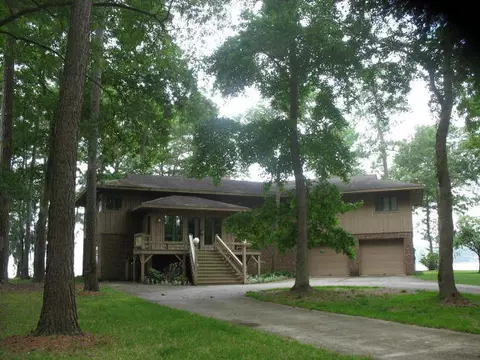 119 Riverview Dr, Washington, NC 27889 photo 1