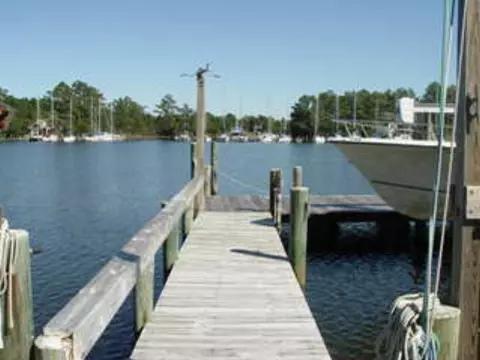 813 Fork Point Rd, Oriental, NC 28571 photo 2