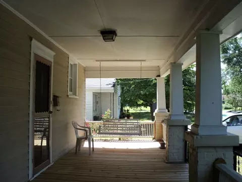 810 E 7th St, Washington, NC 27889 photo 3