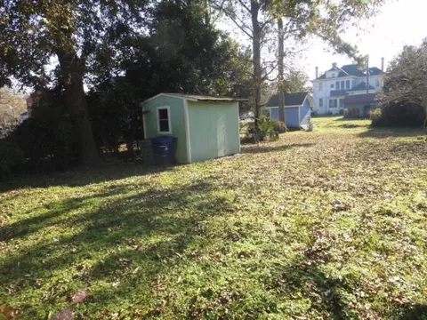 239 E 2nd St, Washington, NC 27889 photo 3
