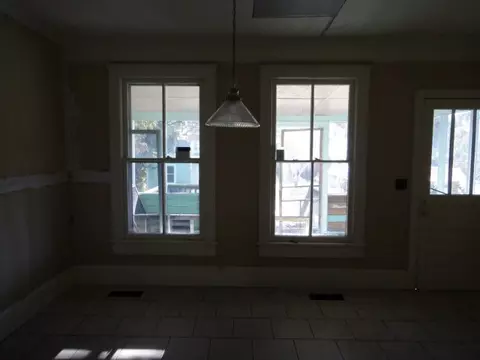239 E 2nd St, Washington, NC 27889 photo 5