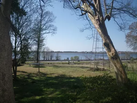 720 E Main St, Washington, NC 27889 photo 3