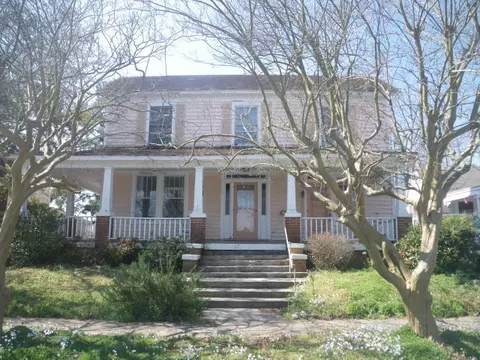 720 E Main St, Washington, NC 27889 photo 1