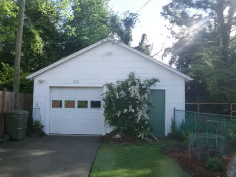 208 E 11th St, Washington, NC 27889 photo 2