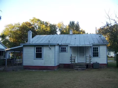 711 E 8th St, Washington, NC 27889 photo 2