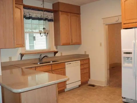 716 E 8th St, Washington, NC 27889 photo 5