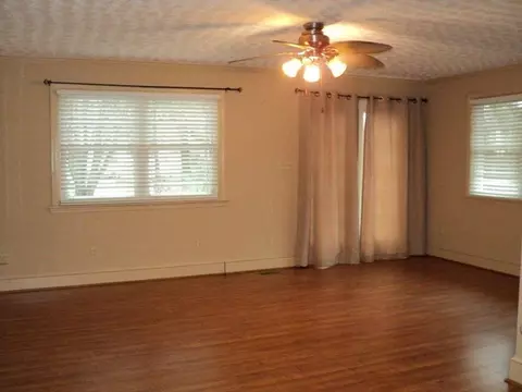 716 E 8th St, Washington, NC 27889 photo 3