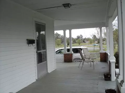 625 E 2nd St, Washington, NC 27889 photo 3