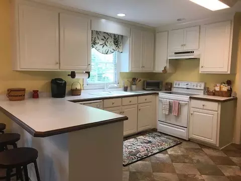706 Steele St, Mount Olive, NC 28365 photo 4