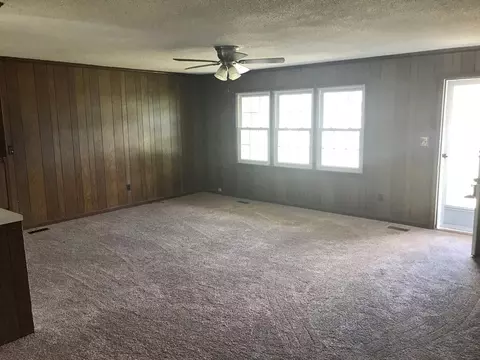 207 Deen St, Mount Olive, NC 28365 photo 3