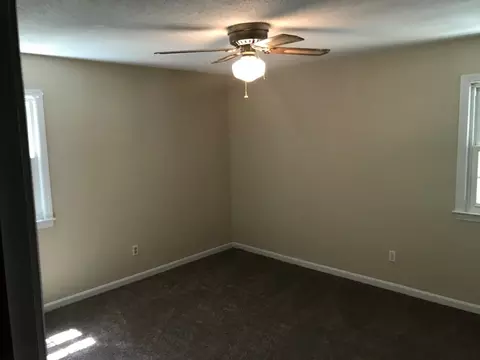 207 Deen St, Mount Olive, NC 28365 photo 6