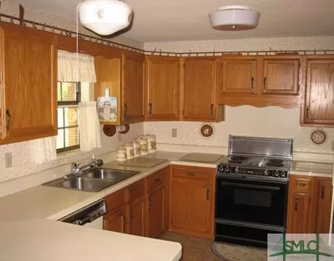 802 Maple St, Springfield, GA 31329 photo 5