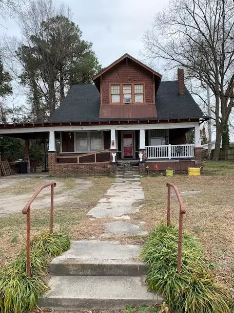 107 James St, Mount Olive, NC 28365 photo 1
