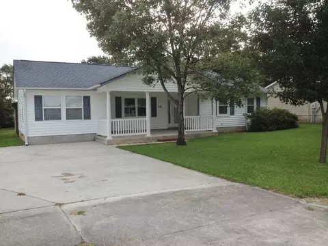 210 Cinnamon Dr, Hubert, NC 28539 photo 1