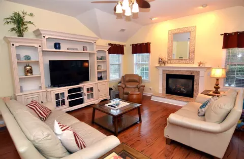 208 Windsor Ct, Hampstead, NC 28443 photo 3