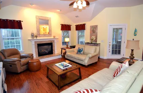 208 Windsor Ct, Hampstead, NC 28443 photo 5