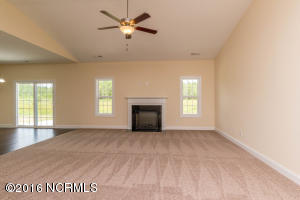 305 Mango Pl N, Hubert, NC 28539 photo 4
