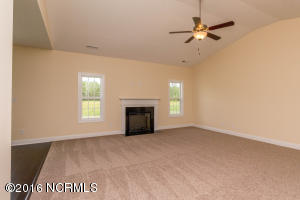 305 Mango Pl N, Hubert, NC 28539 photo 5