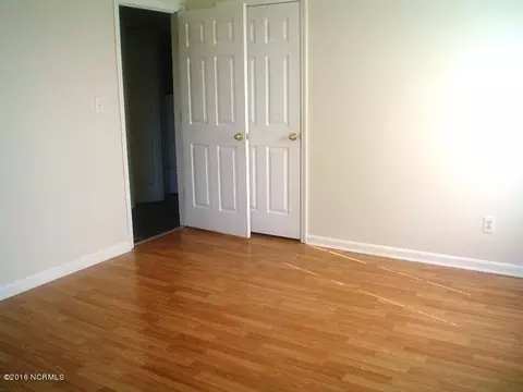 210 Commons Dr S, Jacksonville, NC 28546 photo 4