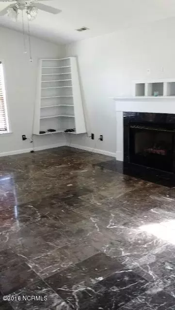 210 Commons Dr S, Jacksonville, NC 28546 photo 5