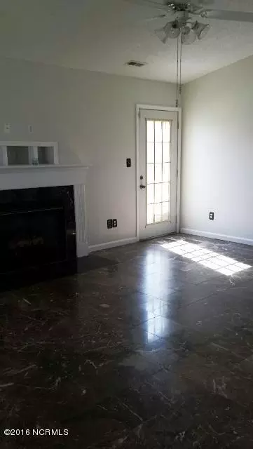210 Commons Dr S, Jacksonville, NC 28546 photo 2