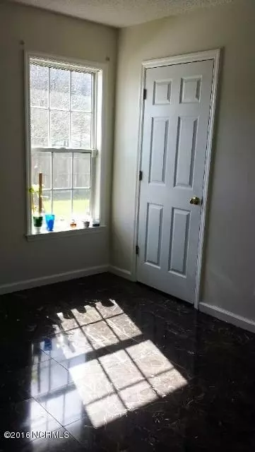 210 Commons Dr S, Jacksonville, NC 28546 photo 3