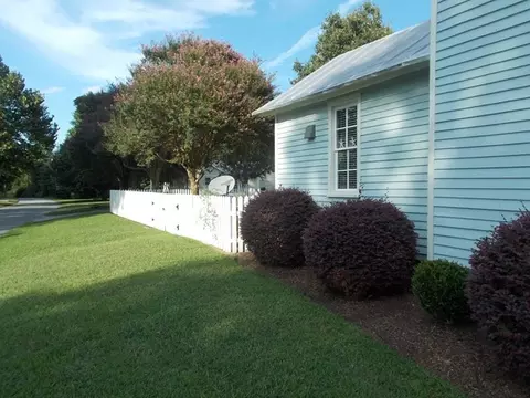 501 E Queen St, Edenton, NC 27932 photo 5