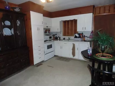 100 E Mitchell St, Winton, NC 27986 photo 4